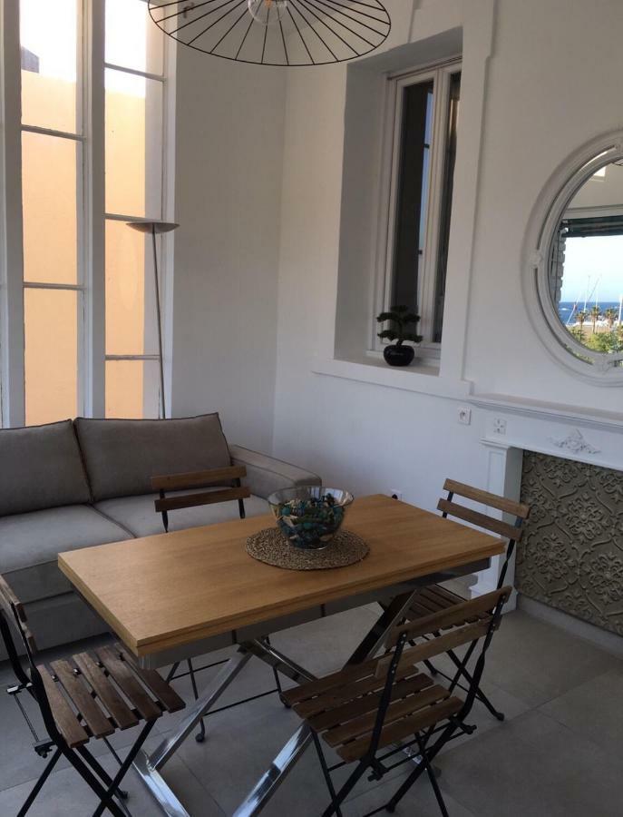 Bandol, Vue Panoramique Sur La Mer, La Plage, Le Port Esterno foto